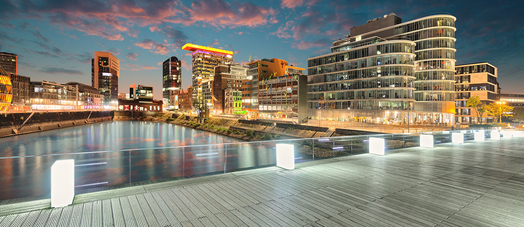Medienhafen Düsseldorf am Abend